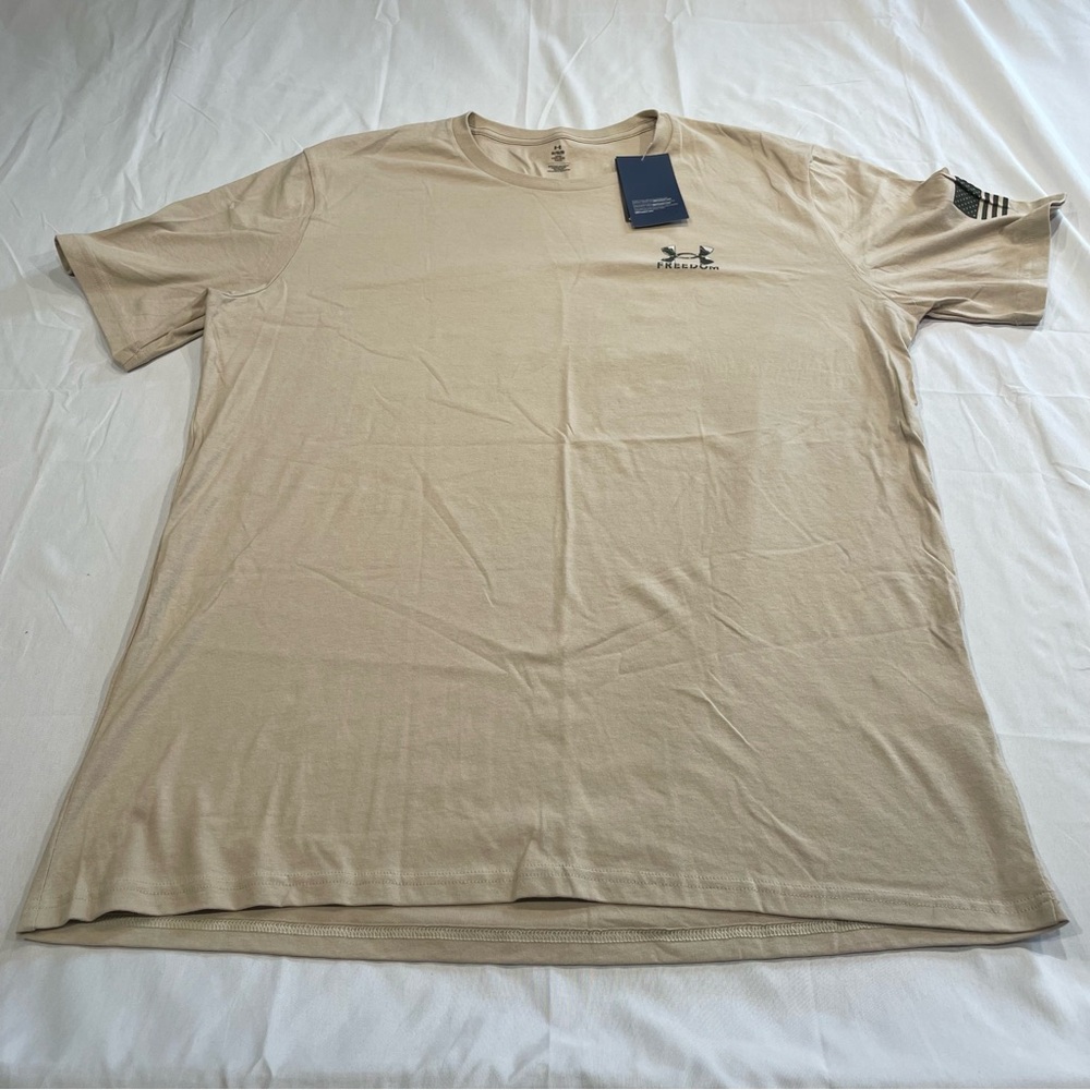 Under Armour Freedom Snake Daggers Graphic T-Shirt Tan Mens XL 908013 NEW
